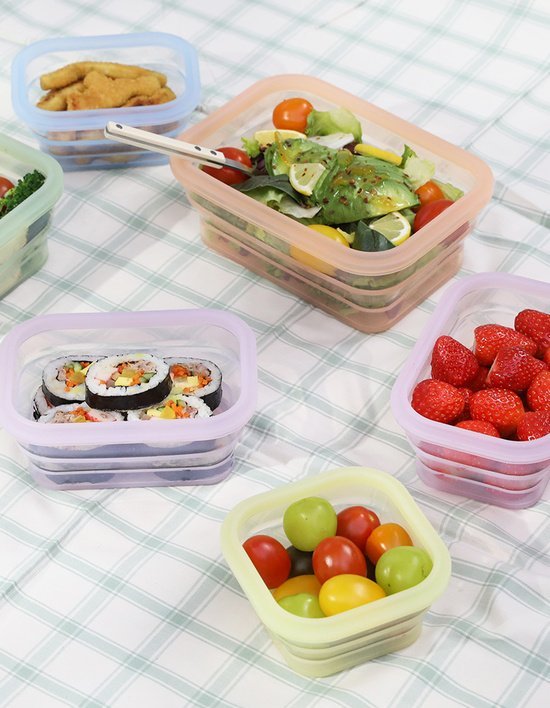 네오플램 폴드앤씰 실리콘 접이식 밀폐용기에 샐러드와 김밥과 방울토마토를 담아 소풍 돗자리 위에 놓은 상품 이미지