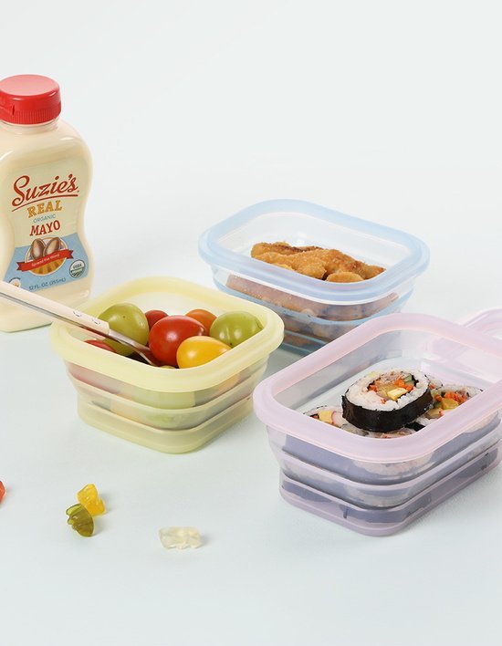 방울토마토와 치킨과 김밥을 담은 폴드앤씰 실리콘 접이식 용기 세 개를 나란히 둔 상품 이미지