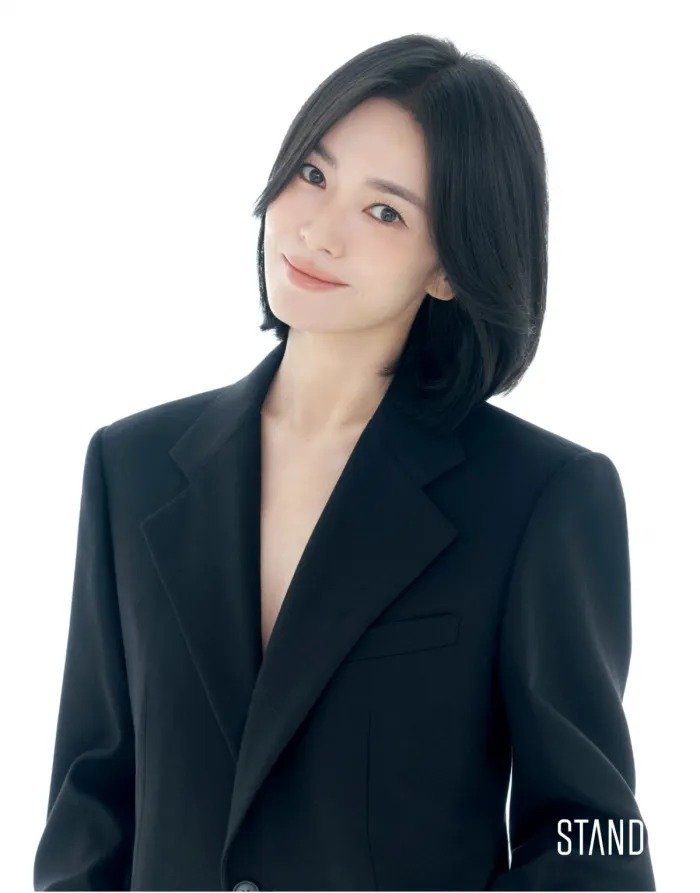 검은 재킷 차림의 송혜교 스탠드 제공 프로필 사진