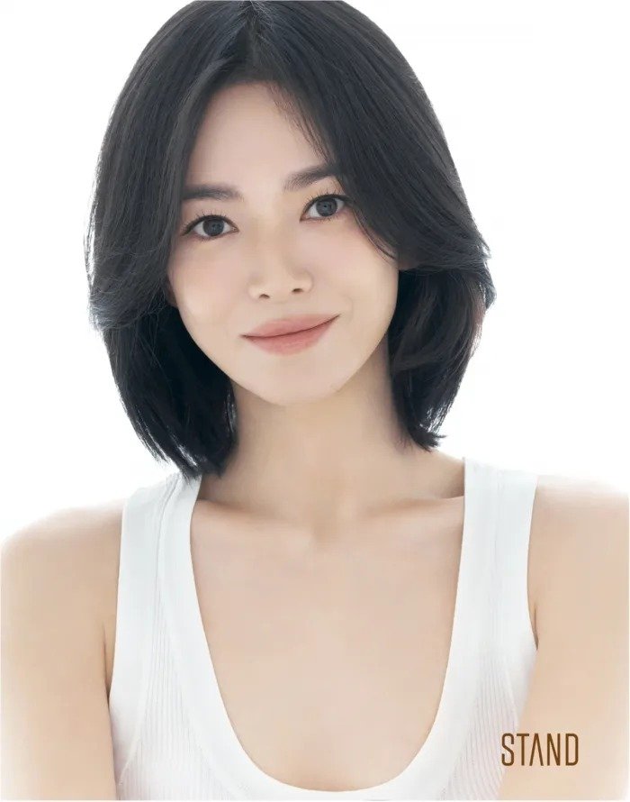 매니지먼트 스탠드가 공개한 송혜교 새 프로필 사진