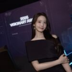 소녀시대 윤아가 시상식 행사장에서 포즈를 취한 모습